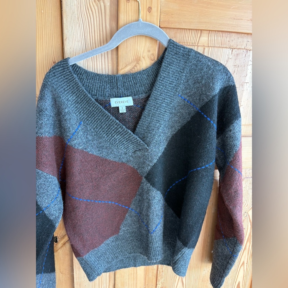 Evereve V-Neck Argyle Sweater - Black and Burgundy